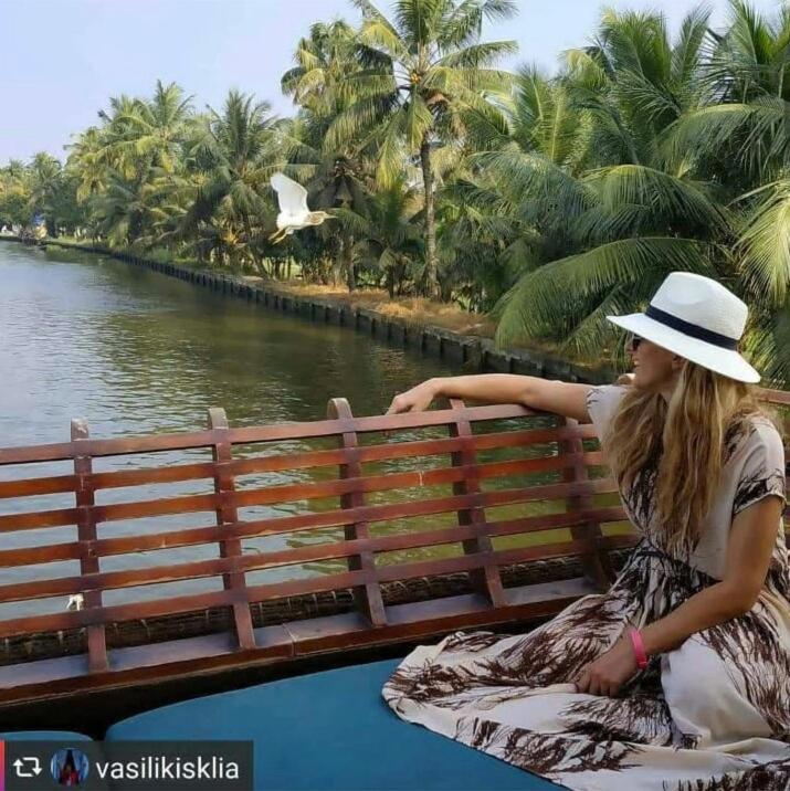 Why Not Houseboat Hotel Alappuzha Eksteriør billede