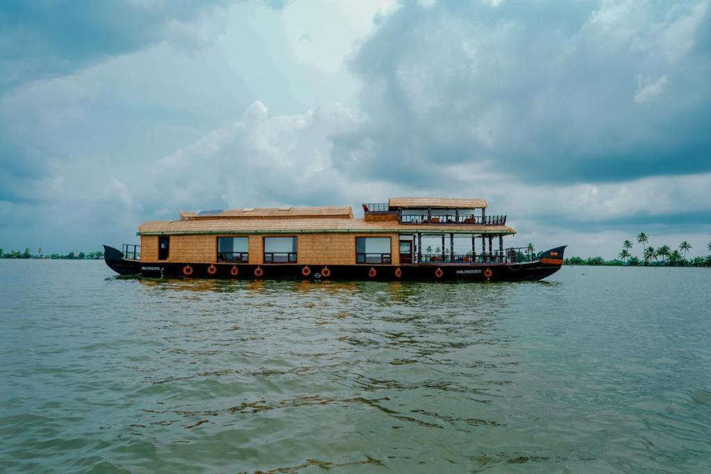 Why Not Houseboat Hotel Alappuzha Eksteriør billede