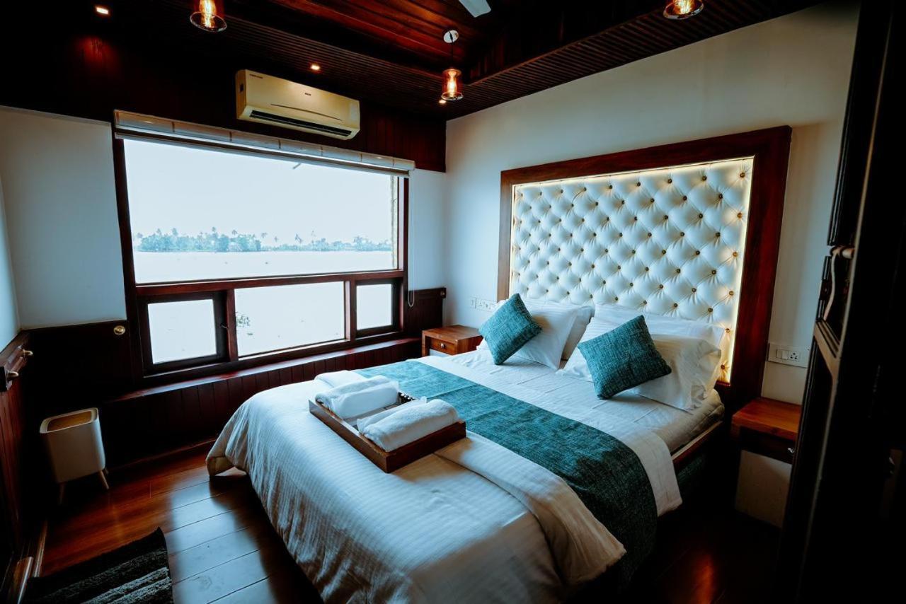 Why Not Houseboat Hotel Alappuzha Eksteriør billede