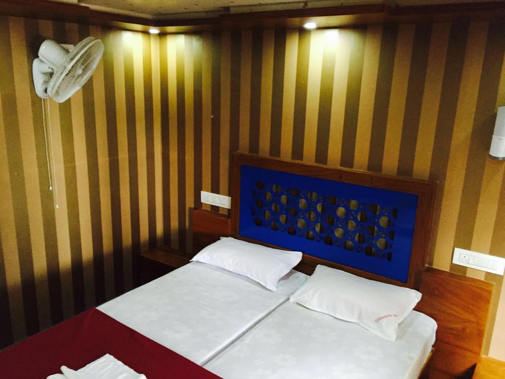 Why Not Houseboat Hotel Alappuzha Eksteriør billede